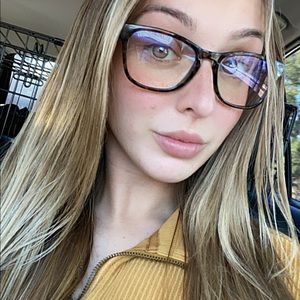 Meet your Posher, Ashley nicole